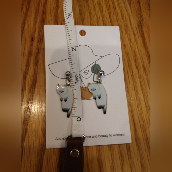 Handcrafted kittens hangin' out earrings, 🤍 WHITE with black paws - Picture 3 of 5